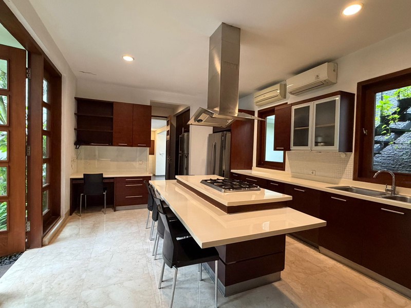 DIJUAL RUMAH MEWAH RASA VILLA DI CILANDAK BARAT