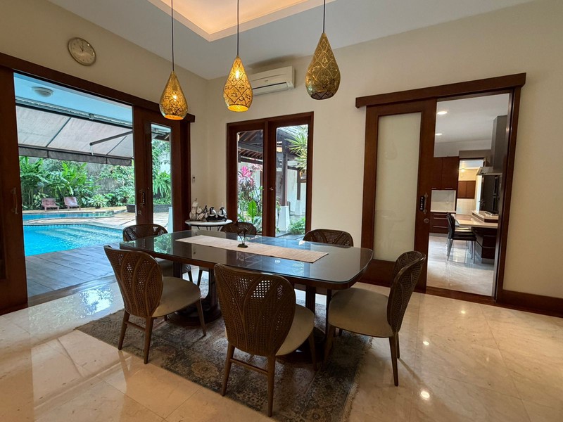 DIJUAL RUMAH MEWAH RASA VILLA DI CILANDAK BARAT