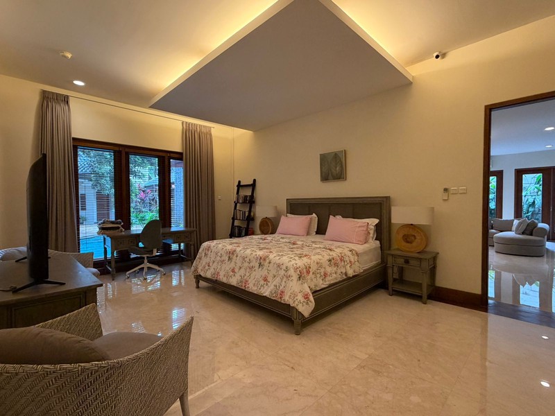 DIJUAL RUMAH MEWAH RASA VILLA DI CILANDAK BARAT