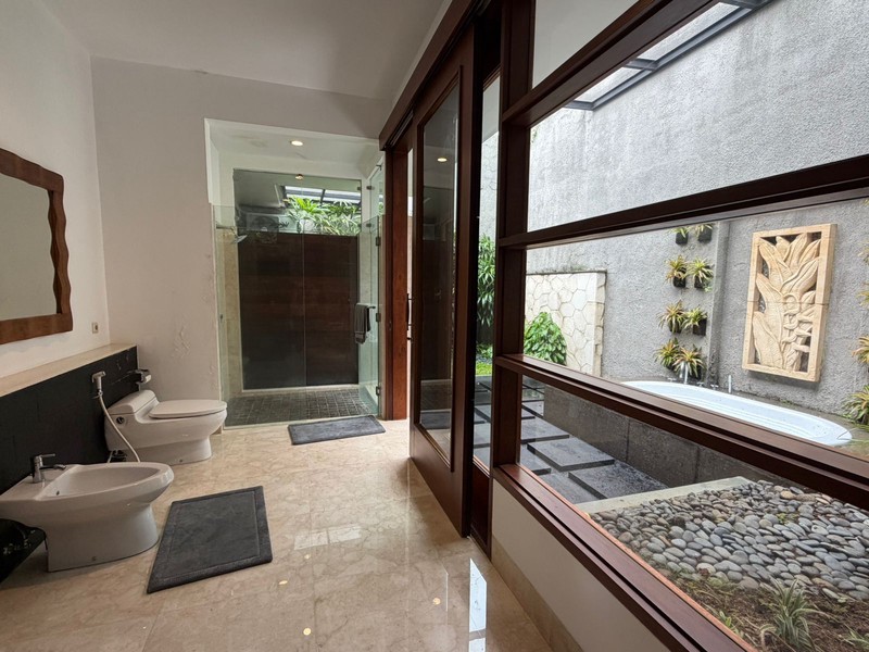 DIJUAL RUMAH MEWAH RASA VILLA DI CILANDAK BARAT