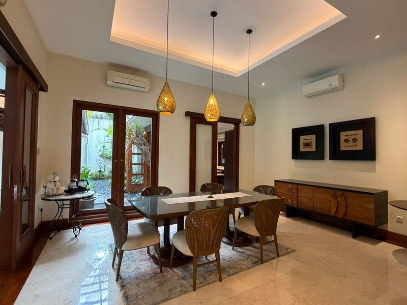 DIJUAL RUMAH MEWAH RASA VILLA DI CILANDAK BARAT