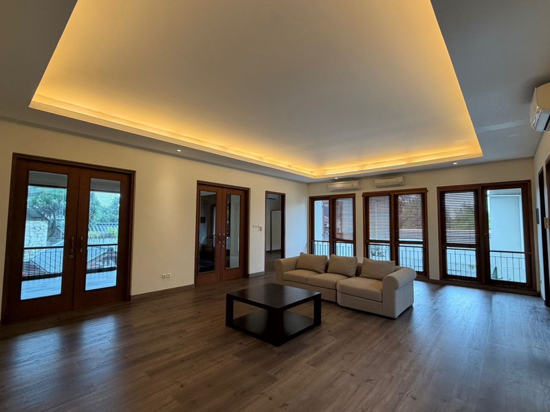 DIJUAL RUMAH MEWAH RASA VILLA DI CILANDAK BARAT