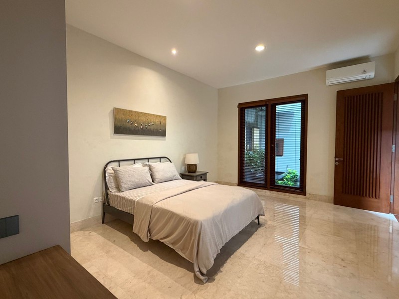 DIJUAL RUMAH MEWAH RASA VILLA DI CILANDAK BARAT