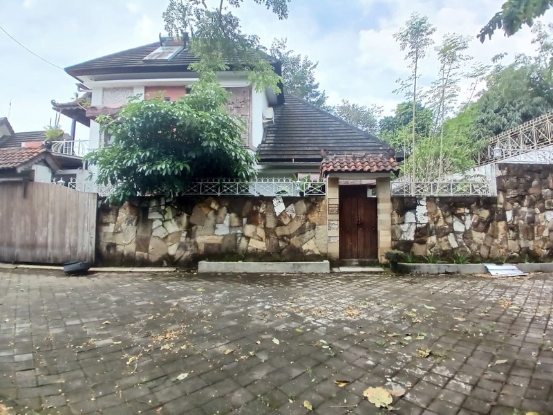 Rumah Mewah 2 Lantai di Dalam Perumahan Hunian Eksklusif & Strategis, Maguwoharjo, Depok, Sleman