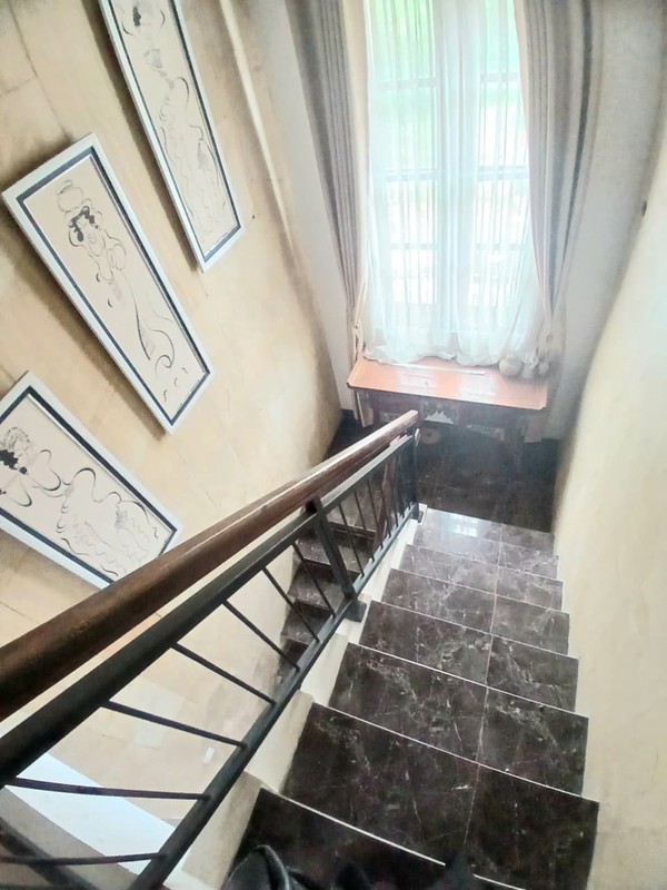 Rumah Mewah 2 Lantai di Dalam Perumahan Hunian Eksklusif & Strategis, Maguwoharjo, Depok, Sleman