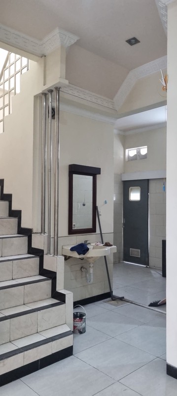 Disewakan Rumah 2 Lantai  Simpang Darmo Permai Selatan Surabaya Barat  