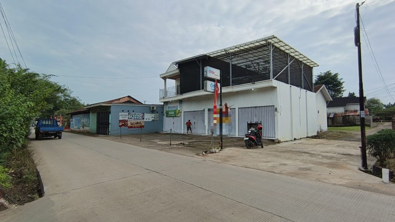 FOR RENT !!! 3 RUKO 1 LANTAI GANDENG