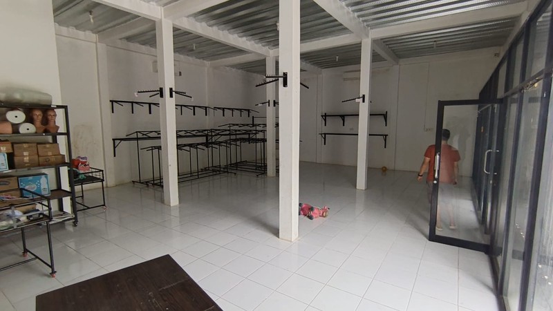 FOR RENT !!! 3 RUKO 1 LANTAI GANDENG