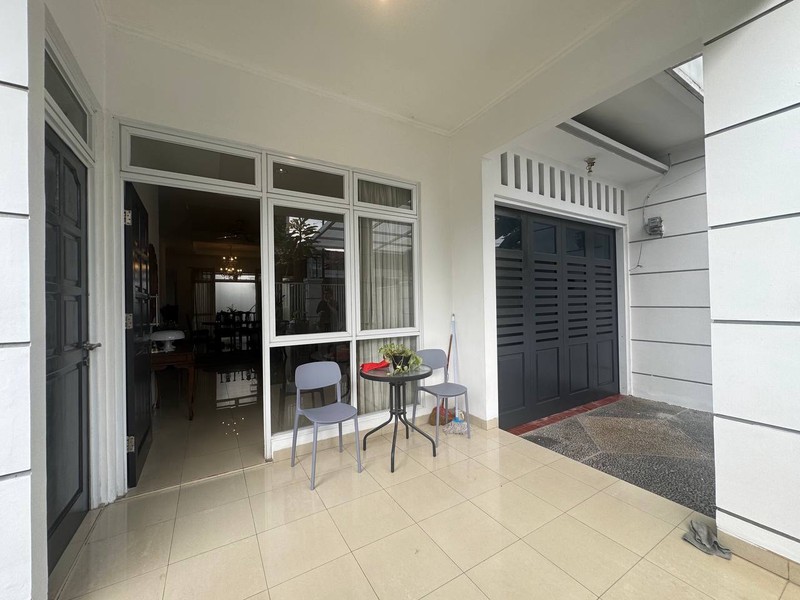 Cinere megapolitan rumah 1 lantai semi furnished siap huni cantik