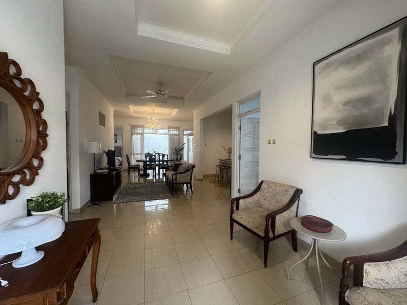 Cinere megapolitan rumah 1 lantai semi furnished siap huni cantik
