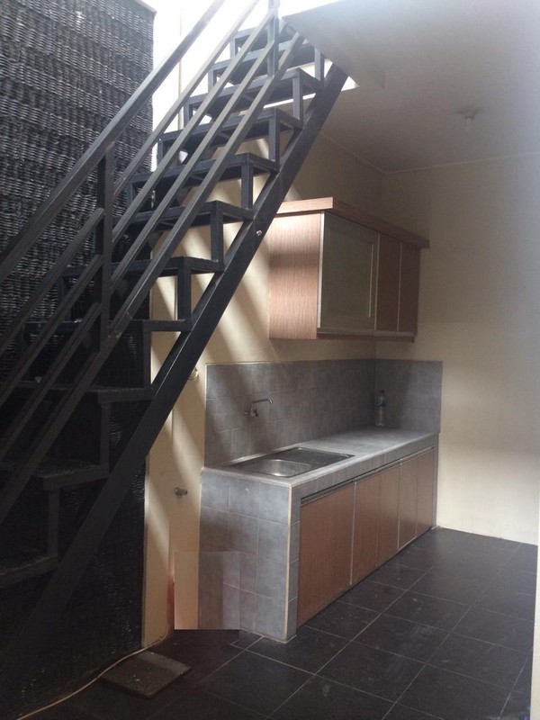 Rumah Asri dengan halaman yang luas di Emerald Bintaro