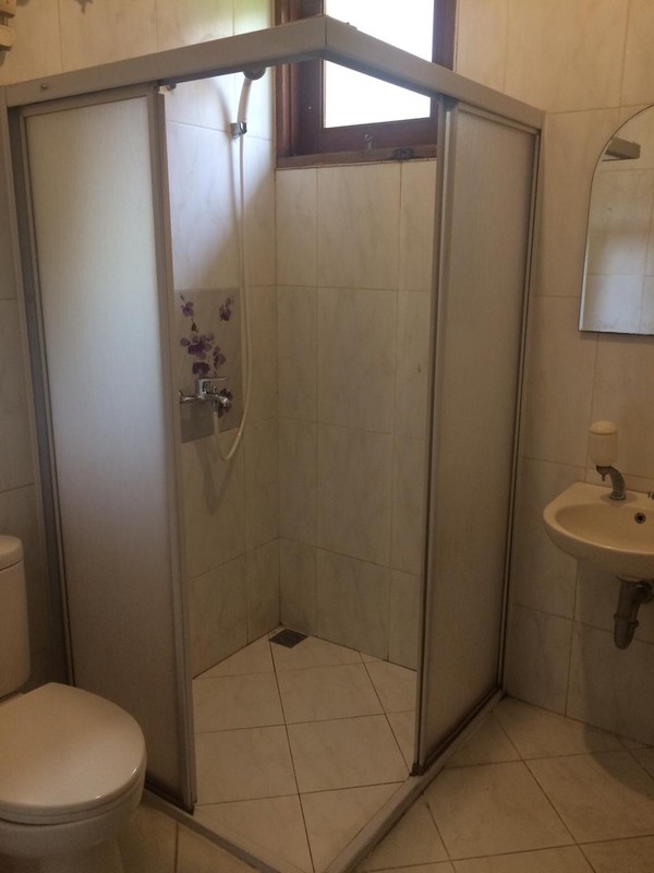 Rumah Asri dengan halaman yang luas di Emerald Bintaro