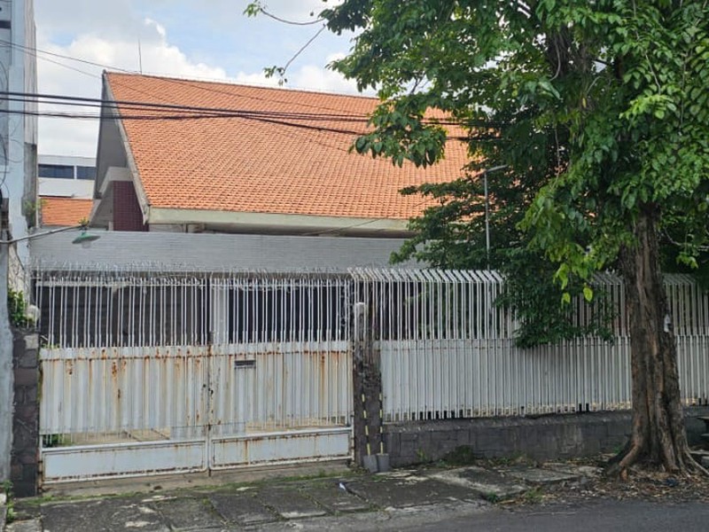 Jarang Ada!!! Di Jual Rumah Lama Hitung Tanah, Di Jl. Embong Cerme, Surabaya Pusat