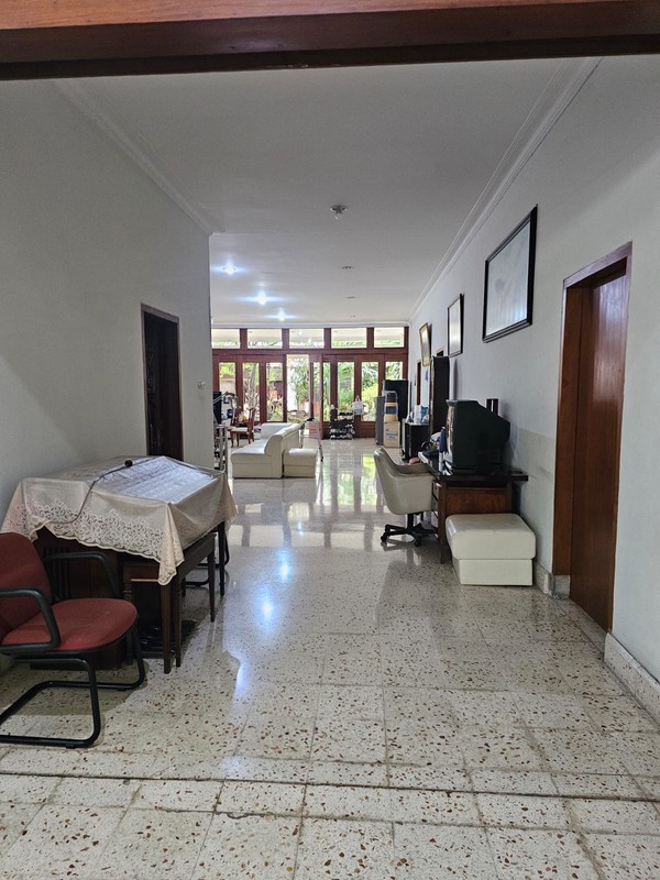 Jarang Ada!!! Di Jual Rumah Lama Hitung Tanah, Di Jl. Embong Cerme, Surabaya Pusat