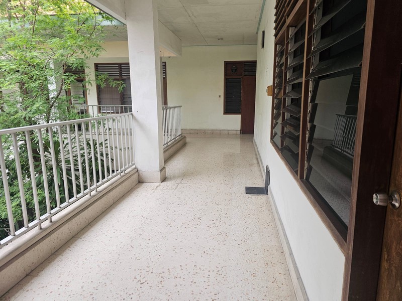 Jarang Ada!!! Di Jual Rumah Lama Hitung Tanah, Di Jl. Embong Cerme, Surabaya Pusat