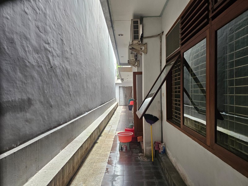 Jarang Ada!!! Di Jual Rumah Lama Hitung Tanah, Di Jl. Embong Cerme, Surabaya Pusat