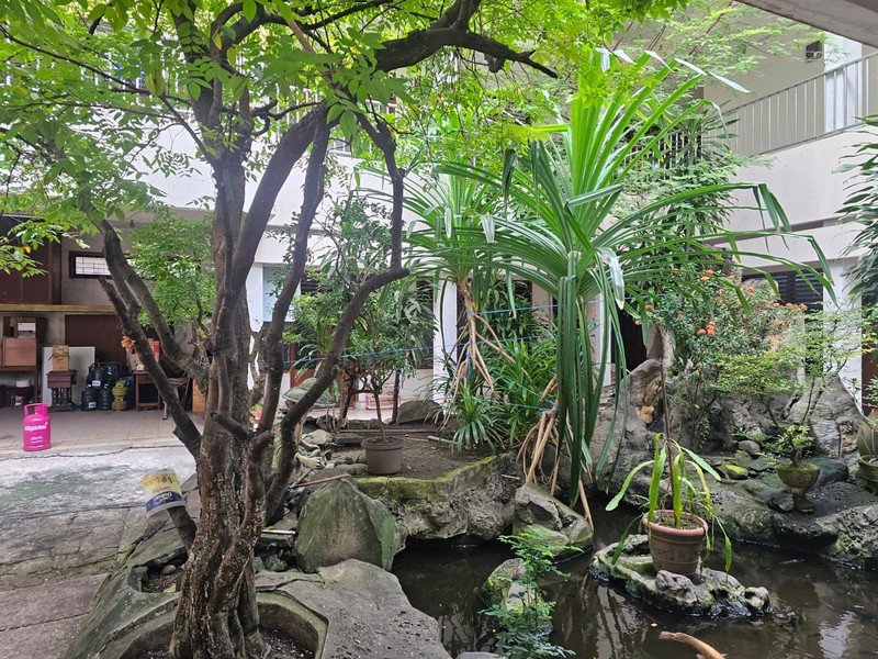 Jarang Ada!!! Di Jual Rumah Lama Hitung Tanah, Di Jl. Embong Cerme, Surabaya Pusat