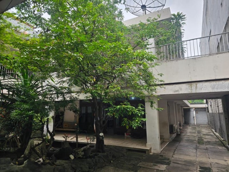 Jarang Ada!!! Di Jual Rumah Lama Hitung Tanah, Di Jl. Embong Cerme, Surabaya Pusat