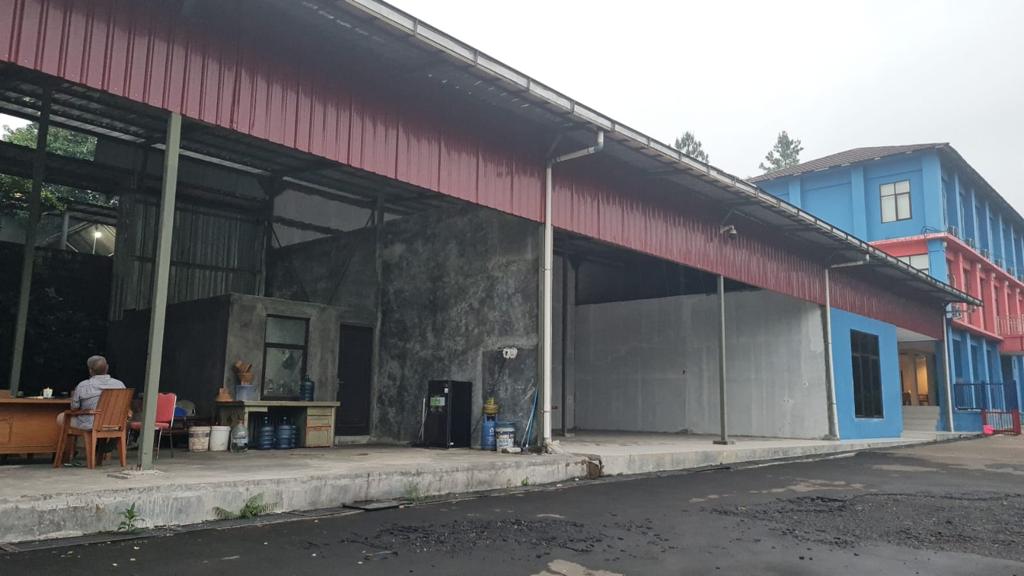 Di Jual Gedung Kantor 3 Lantai Harga Menarik dekat Pintu Tol Citeureup, Kab Bogor