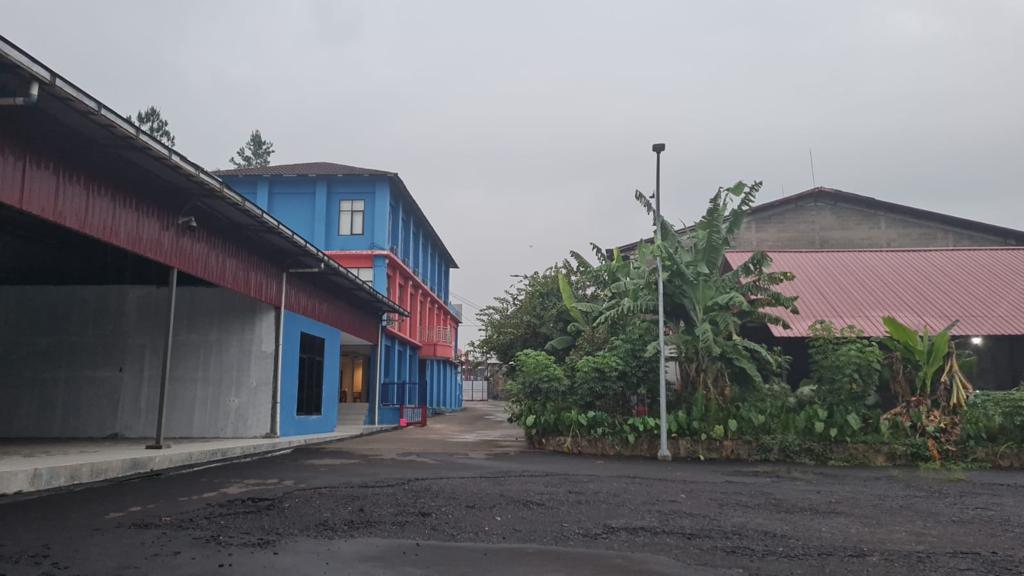 Di Jual Gedung Kantor 3 Lantai Harga Menarik dekat Pintu Tol Citeureup, Kab Bogor