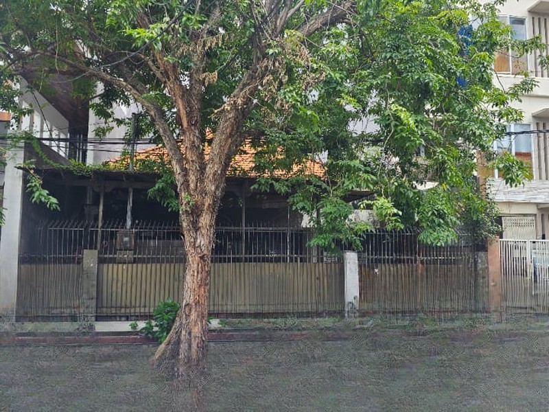 Rumah Pusat Kota Harga Murah!! Di Jual Rumah Hitung Tanah Jl. Embong Cerme Surabaya Pusat