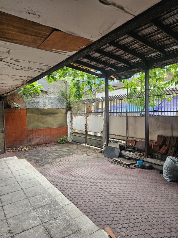 Rumah Pusat Kota Harga Murah!! Di Jual Rumah Hitung Tanah Jl. Embong Cerme Surabaya Pusat