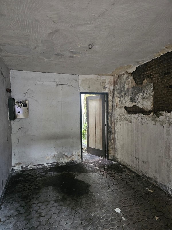 Rumah Pusat Kota Harga Murah!! Di Jual Rumah Hitung Tanah Jl. Embong Cerme Surabaya Pusat