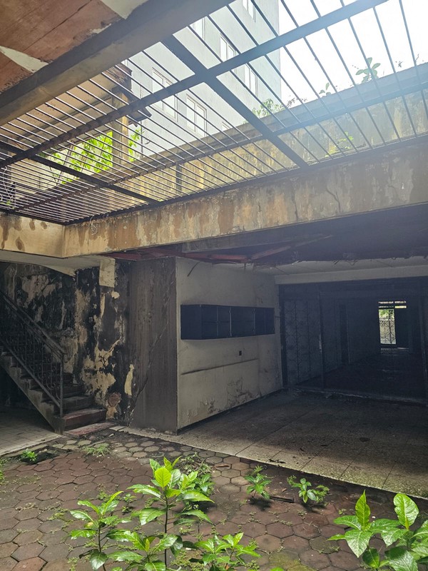 Rumah Pusat Kota Harga Murah!! Di Jual Rumah Hitung Tanah Jl. Embong Cerme Surabaya Pusat