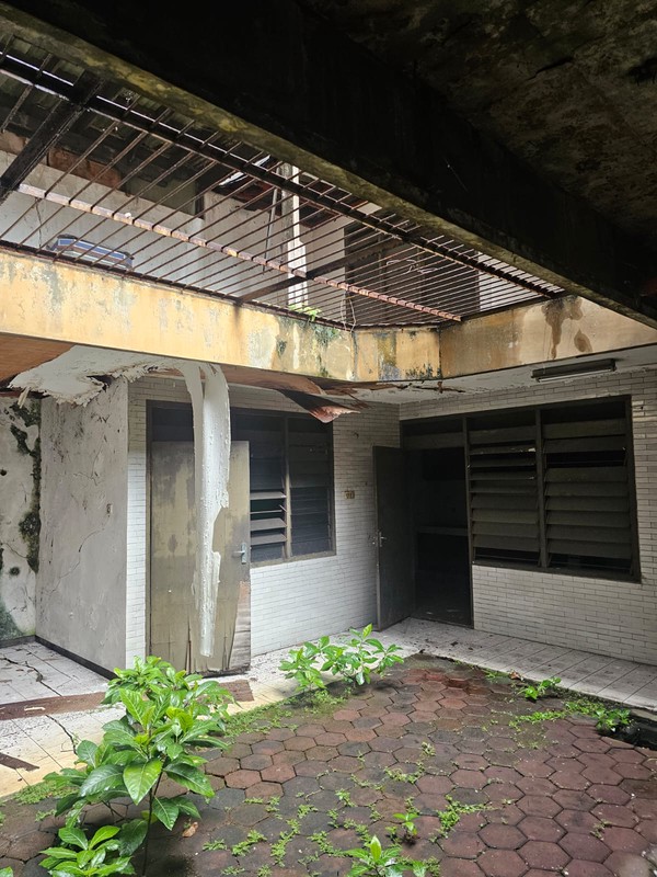 Rumah Pusat Kota Harga Murah!! Di Jual Rumah Hitung Tanah Jl. Embong Cerme Surabaya Pusat