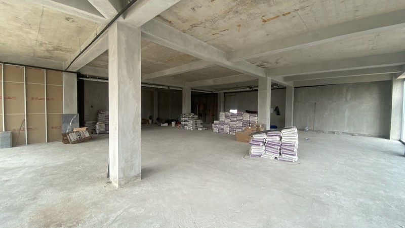 Di Sewakan Office space di kawasan senayan, terdapat 5 lantai + rooftop