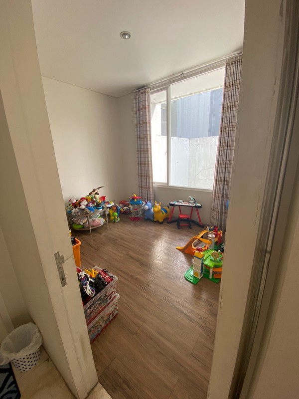 Dijual 240 m2 Rumah Royal Residence Raya Luar Cluster Row Jalan 4 Mobil View Danau 