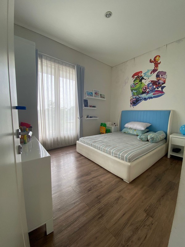 Dijual 240 m2 Rumah Royal Residence Raya Luar Cluster Row Jalan 4 Mobil View Danau 