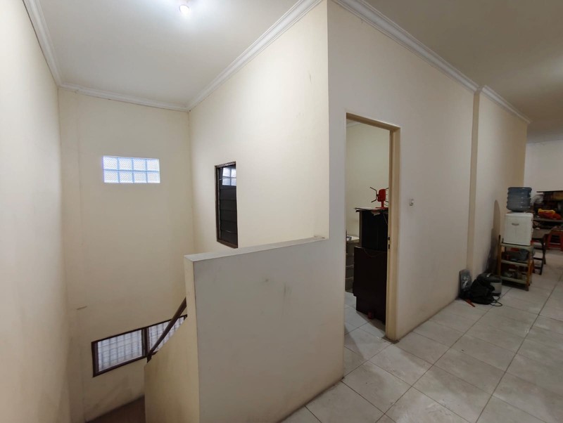 Rumah Kemayoran di Jalan Raya