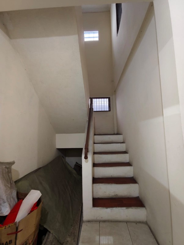 Rumah Kemayoran di Jalan Raya