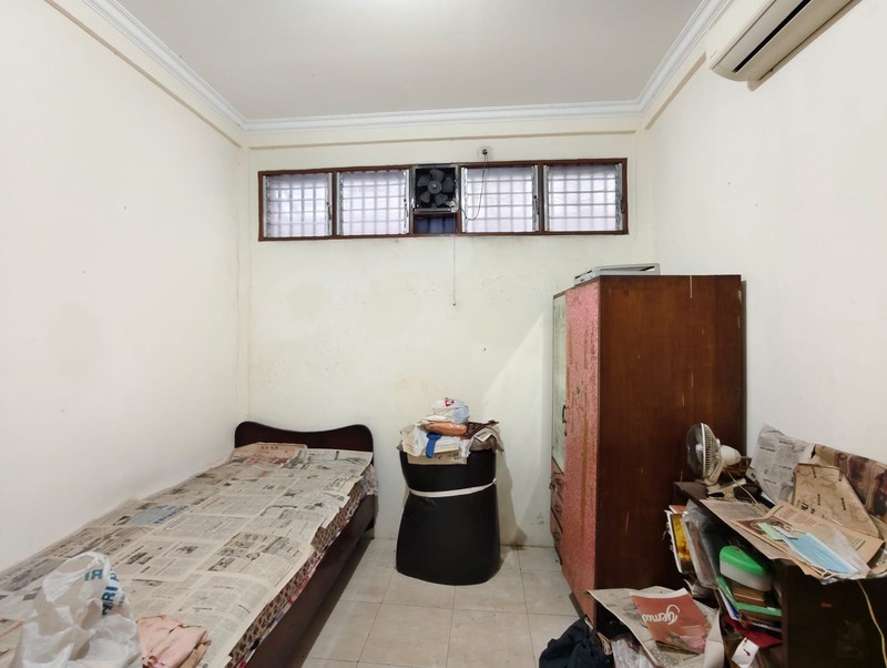 Rumah Kemayoran di Jalan Raya