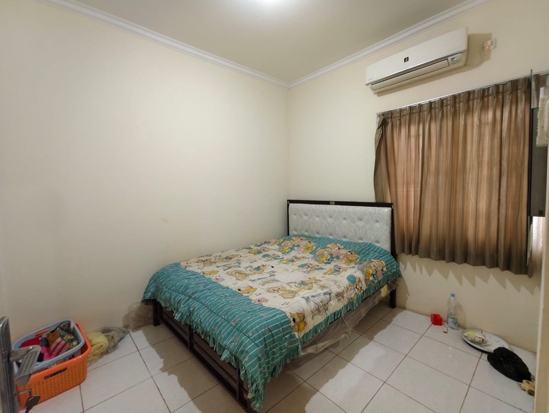 Rumah Kemayoran di Jalan Raya