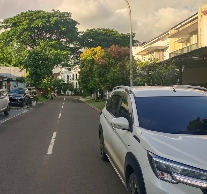 Dijual Rumah Eksklusif Boulevard Citra Grand Hadap Timur  