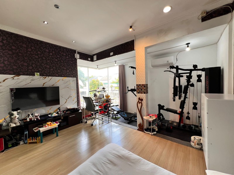 Dijual Rumah Eksklusif Boulevard Citra Grand Hadap Timur  