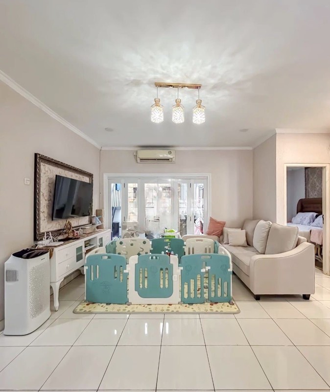 Rumah bagus, Minimalis, Cantik Fully Furnished, siap huni di Bintaro