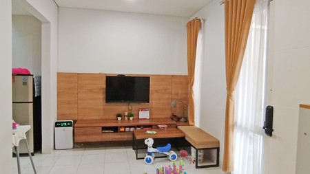 Rumah Cantik di Malibu Village, Lokasi Strategis dan nyaman