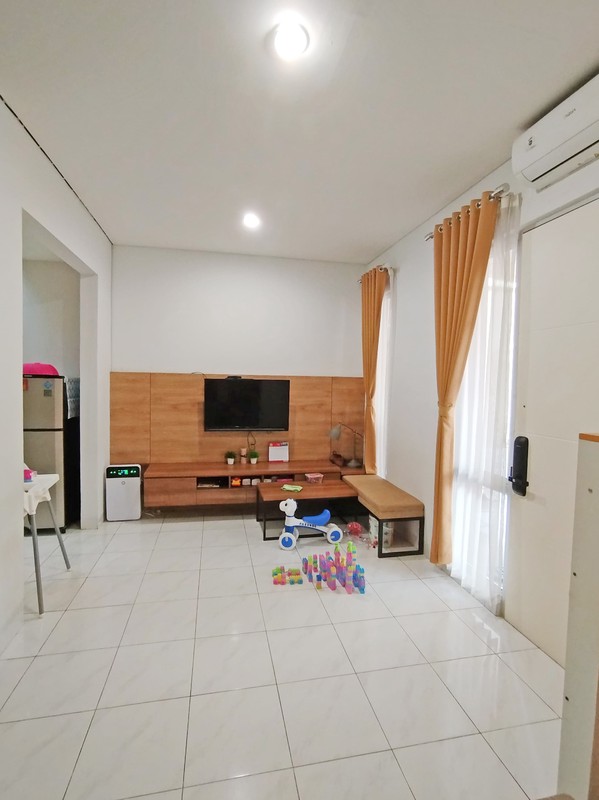 Rumah Cantik di Malibu Village, Lokasi Strategis dan nyaman