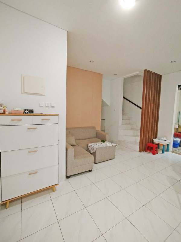 Rumah Cantik di Malibu Village, Lokasi Strategis dan nyaman