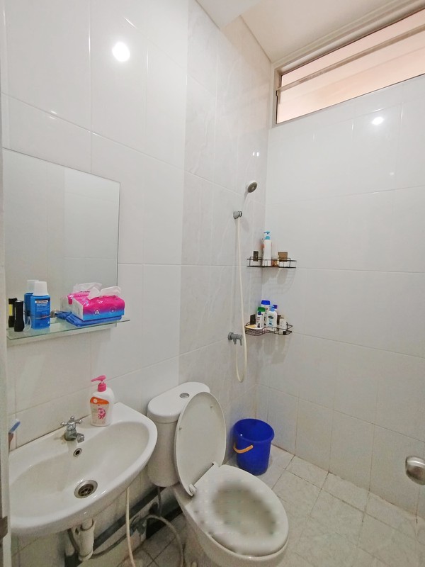 Rumah Cantik di Malibu Village, Lokasi Strategis dan nyaman