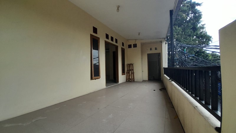 Ruko 2 Lantai di Lokasi Strategis dan Jalur Bisnis Ciracas: Selangkah ke LRT & Tol, SHM, Bebas Banjir & Akses 3 Mobil - Siap Huni!