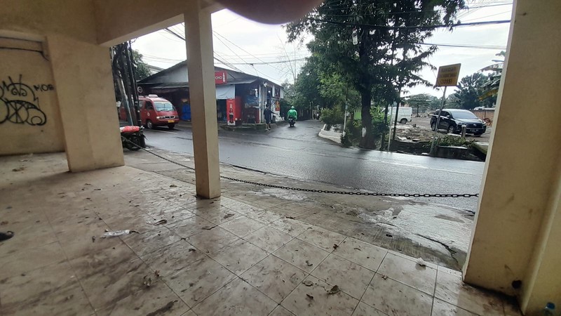 Ruko 2 Lantai di Lokasi Strategis dan Jalur Bisnis Ciracas: Selangkah ke LRT & Tol, SHM, Bebas Banjir & Akses 3 Mobil - Siap Huni!