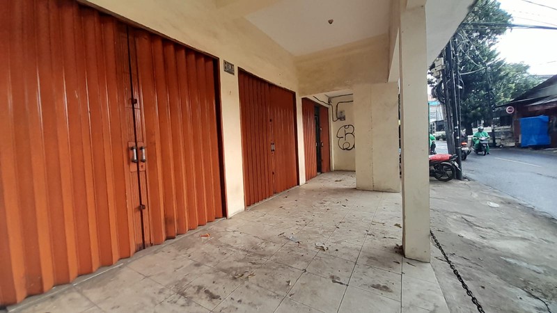 Ruko 2 Lantai di Lokasi Strategis dan Jalur Bisnis Ciracas: Selangkah ke LRT & Tol, SHM, Bebas Banjir & Akses 3 Mobil - Siap Huni!