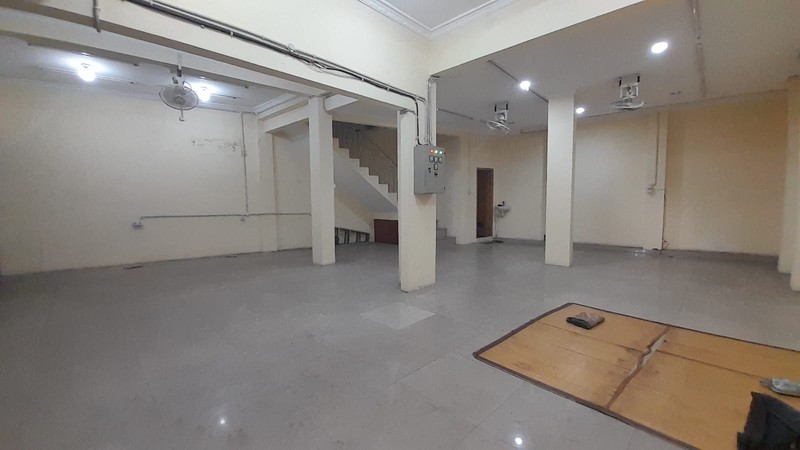 Ruko 2 Lantai di Lokasi Strategis dan Jalur Bisnis Ciracas: Selangkah ke LRT & Tol, SHM, Bebas Banjir & Akses 3 Mobil - Siap Huni!