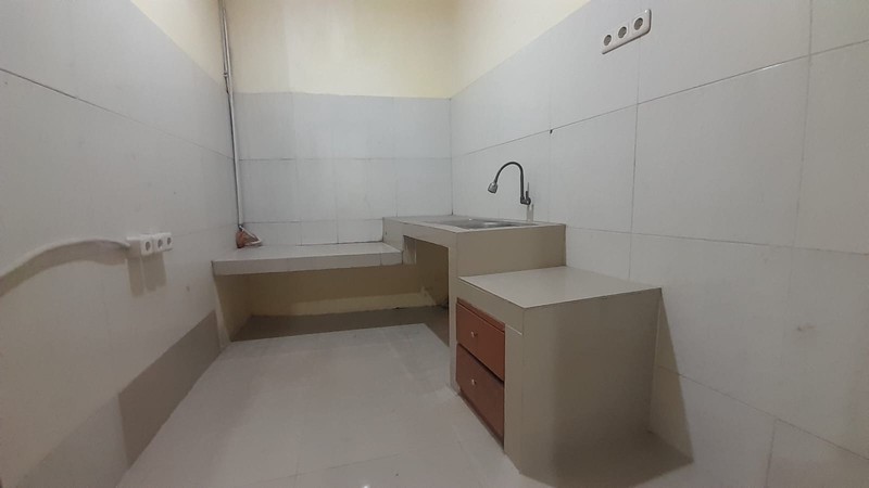 Ruko 2 Lantai di Lokasi Strategis dan Jalur Bisnis Ciracas: Selangkah ke LRT & Tol, SHM, Bebas Banjir & Akses 3 Mobil - Siap Huni!