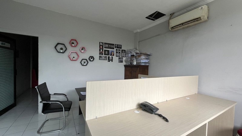 Ruko Dijual Cepat Lokasi Hook dan Strategis Cocok Untuk Usaha : Restaurant, Cafe, Bengkel, Coffe Shop, di Tebet, Jakarta Selatan