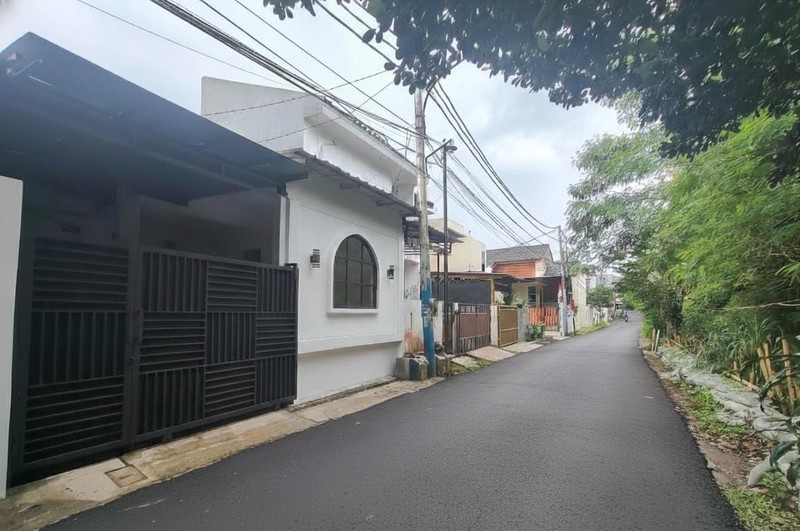 Baru Selesai Renovasi, Dekat Dengan Stasiun LRT, 5 menit Exit Tol JORR, Nego